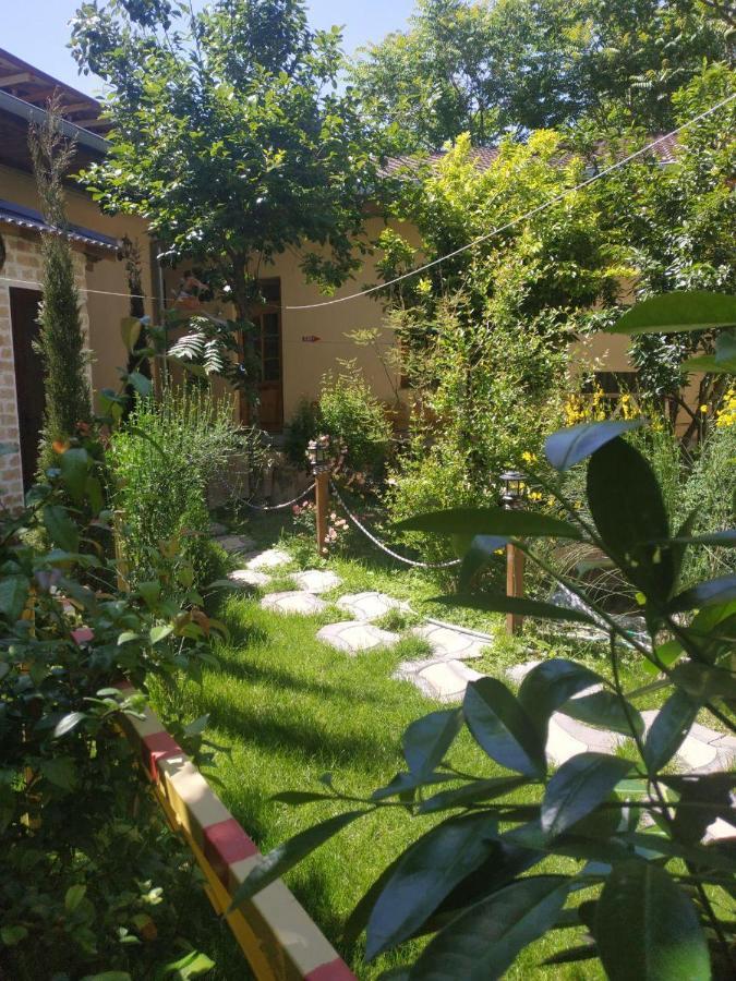 Sim Sim Hostel & Guest House Near The Church Samarkand Exterior photo