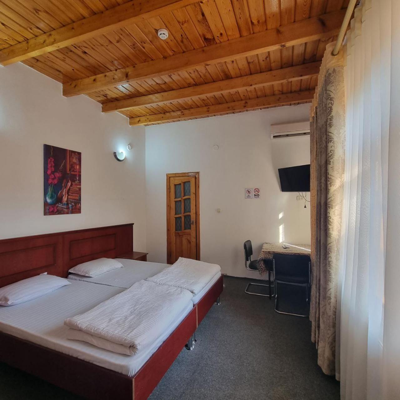 Sim Sim Hostel & Guest House Near The Church Samarkand Exterior photo